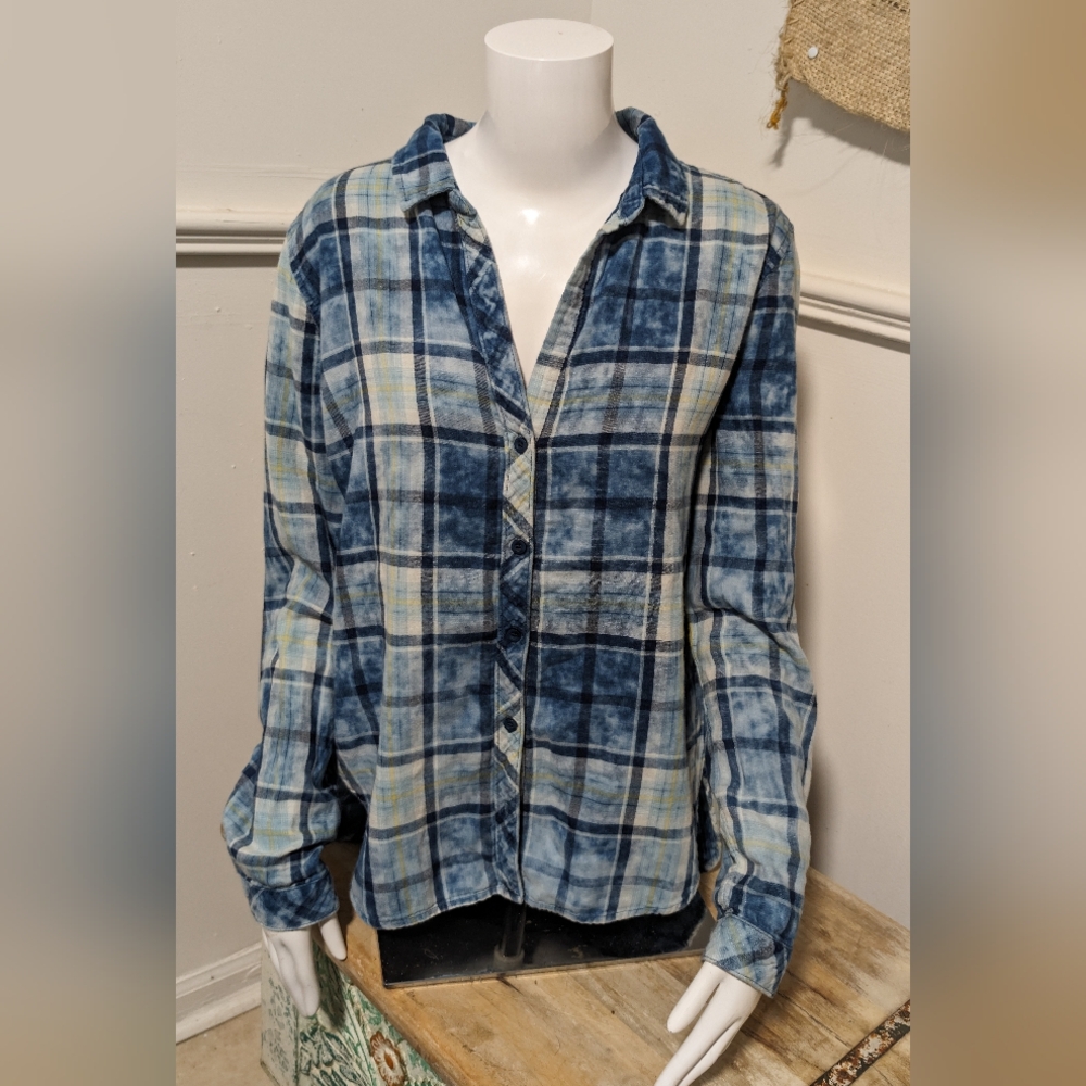 Cloth & Stone Plaid Button Down Top